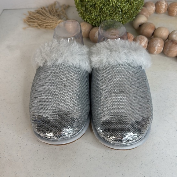 UGG
SCUFFETTE MIRROR BALL - Slippers - silver Sz 5 - Picture 3 of 9